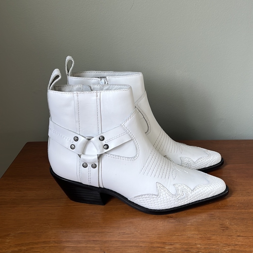 Matisse Low Rider western leather white bootie sz6